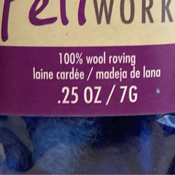 6 Dimensions FeltWorks 100% Wool Blue Curly Roving 0.25oz Needle Felting Crafts - Picture 2 of 16